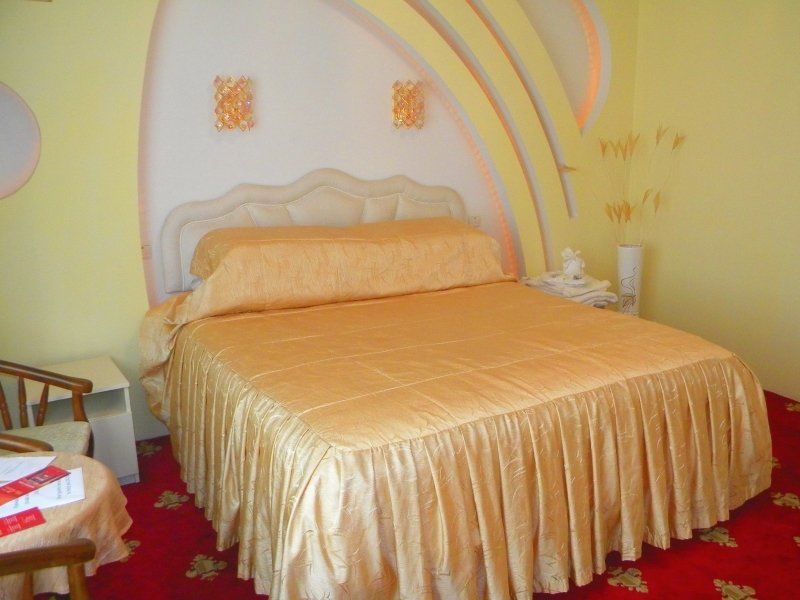 Gloria Mini-Hotel Kisinyov Kültér fotó